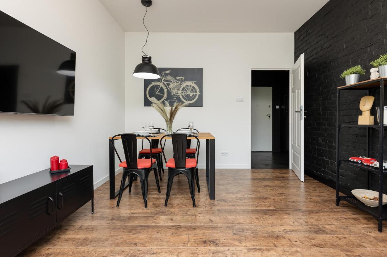 Stylish & Trendy 1 Bedroom Apartment Wola With Parking By Renters 华沙 外观 照片
