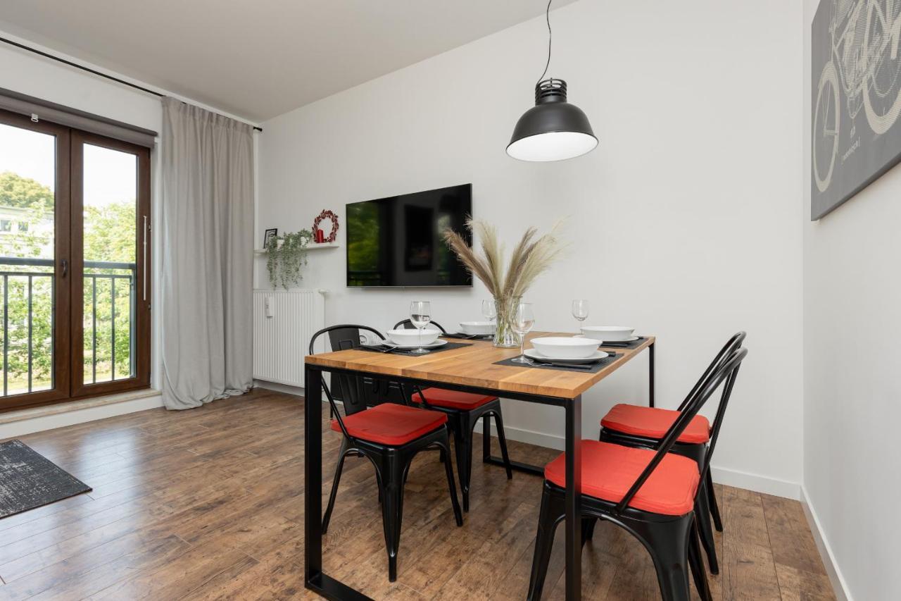 Stylish & Trendy 1 Bedroom Apartment Wola With Parking By Renters 华沙 外观 照片